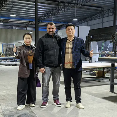 Välkommen bulgariska kunder att besöka vår fabrik